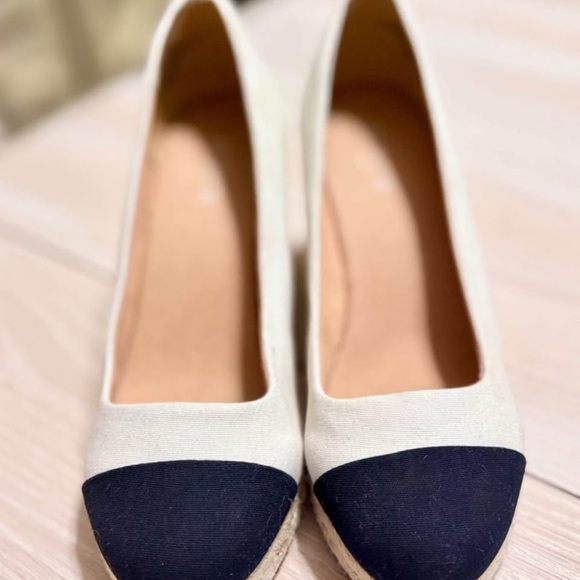 J. Crew Tan and Black Espadrille Wedges - Size 7.5 - Picture 2 of 2